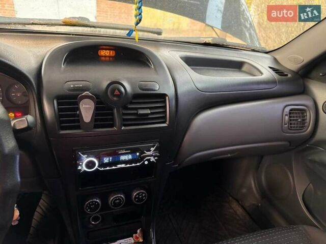 Черный Ниссан Альмера Классик, объемом двигателя 1.6 л и пробегом 212 тыс. км за 5200 $, фото 5 на Automoto.ua