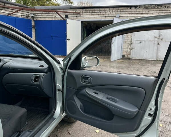 Сірий Ніссан Альмера Класік, об'ємом двигуна 1.6 л та пробігом 261 тис. км за 2700 $, фото 14 на Automoto.ua