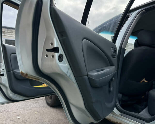 Сірий Ніссан Альмера Класік, об'ємом двигуна 1.6 л та пробігом 261 тис. км за 2700 $, фото 11 на Automoto.ua