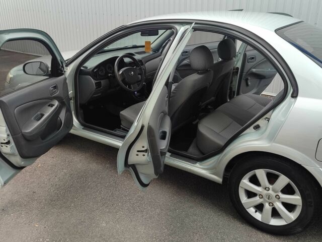 Серый Ниссан Альмера Классик, объемом двигателя 1.6 л и пробегом 215 тыс. км за 3999 $, фото 5 на Automoto.ua