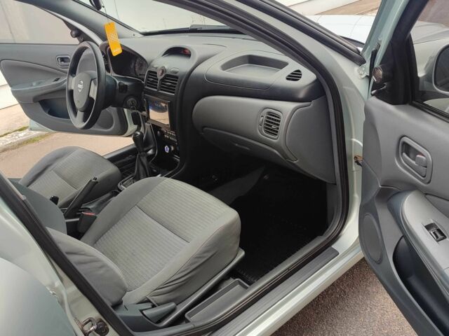 Серый Ниссан Альмера Классик, объемом двигателя 1.6 л и пробегом 215 тыс. км за 3999 $, фото 19 на Automoto.ua