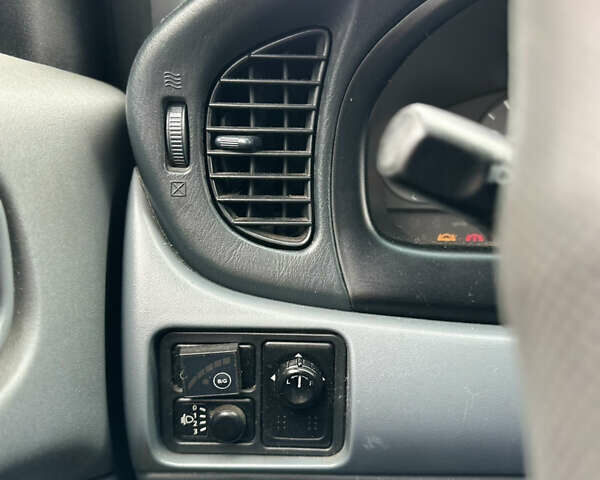 Сірий Ніссан Альмера Класік, об'ємом двигуна 1.6 л та пробігом 261 тис. км за 2700 $, фото 18 на Automoto.ua