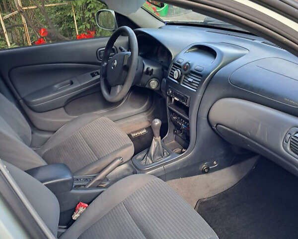 Серый Ниссан Альмера Классик, объемом двигателя 1.6 л и пробегом 320 тыс. км за 3500 $, фото 7 на Automoto.ua