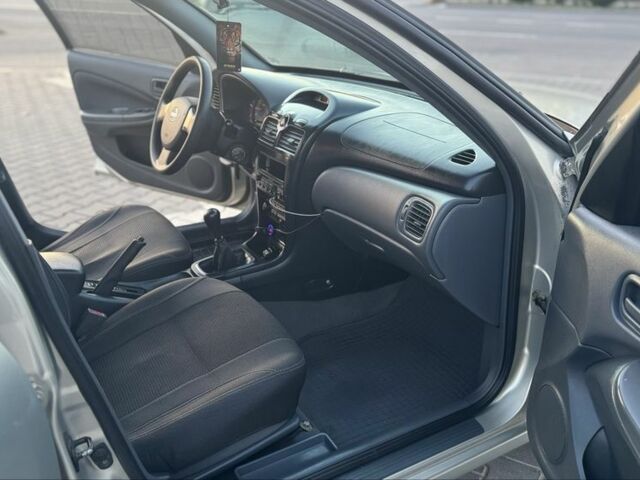 Серый Ниссан Альмера Классик, объемом двигателя 1.6 л и пробегом 340 тыс. км за 4199 $, фото 9 на Automoto.ua