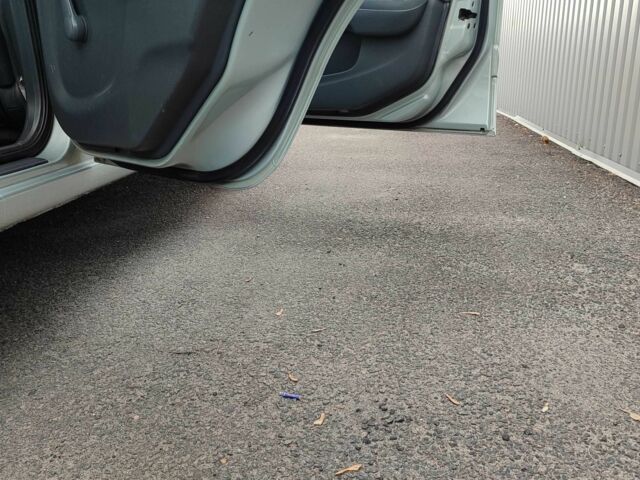 Серый Ниссан Альмера Классик, объемом двигателя 1.6 л и пробегом 215 тыс. км за 3999 $, фото 3 на Automoto.ua