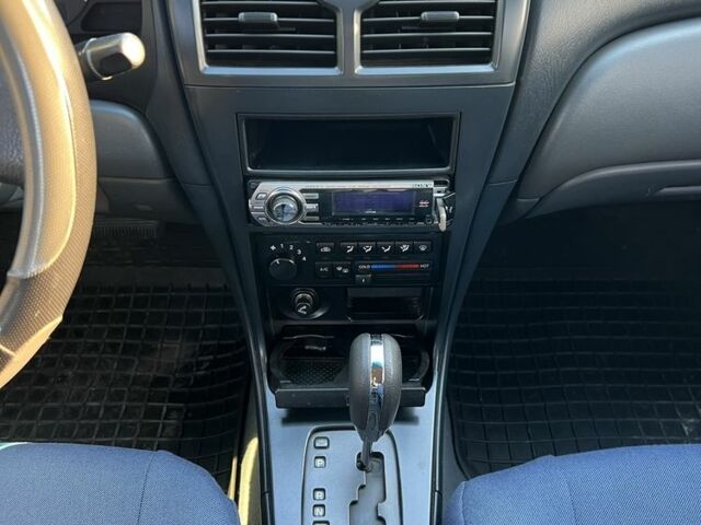 Серый Ниссан Альмера Классик, объемом двигателя 1.6 л и пробегом 100 тыс. км за 5700 $, фото 7 на Automoto.ua