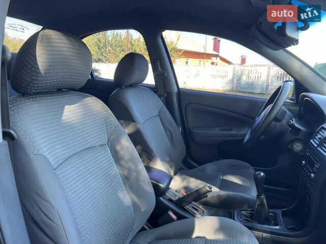 Серый Ниссан Альмера Классик, объемом двигателя 1.6 л и пробегом 198 тыс. км за 5200 $, фото 19 на Automoto.ua