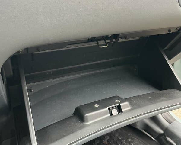 Серый Ниссан Альмера Классик, объемом двигателя 1.6 л и пробегом 213 тыс. км за 5400 $, фото 17 на Automoto.ua