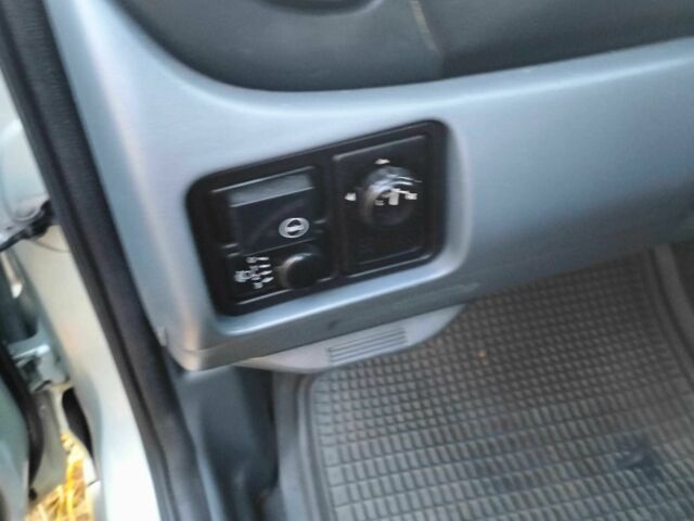 Серый Ниссан Альмера Классик, объемом двигателя 1.6 л и пробегом 233 тыс. км за 4300 $, фото 7 на Automoto.ua