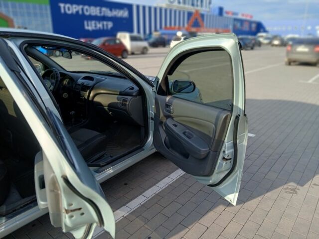 Серый Ниссан Альмера Классик, объемом двигателя 1.6 л и пробегом 255 тыс. км за 4900 $, фото 2 на Automoto.ua