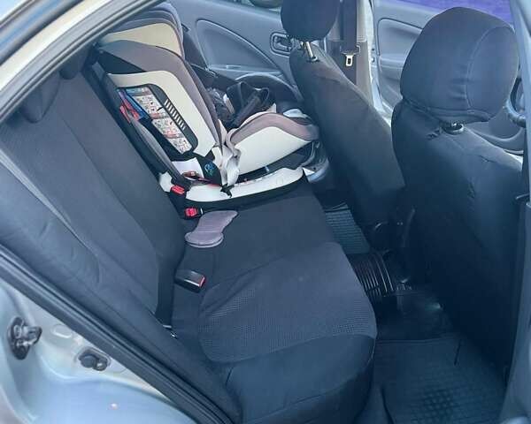 Серый Ниссан Альмера Классик, объемом двигателя 1.6 л и пробегом 95 тыс. км за 6600 $, фото 3 на Automoto.ua