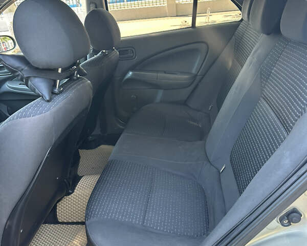 Серый Ниссан Альмера Классик, объемом двигателя 1.6 л и пробегом 158 тыс. км за 6200 $, фото 6 на Automoto.ua