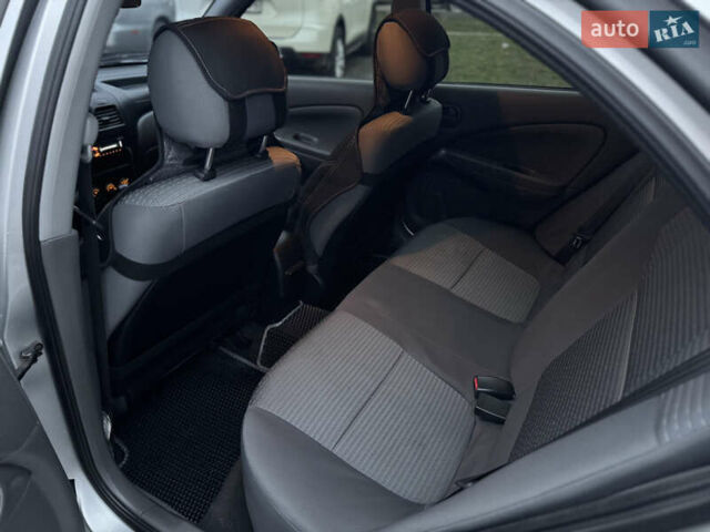 Сірий Ніссан Альмера Класік, об'ємом двигуна 1.6 л та пробігом 78 тис. км за 6500 $, фото 11 на Automoto.ua