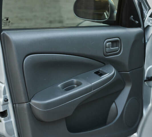 Серый Ниссан Альмера Классик, объемом двигателя 1.6 л и пробегом 69 тыс. км за 7400 $, фото 23 на Automoto.ua