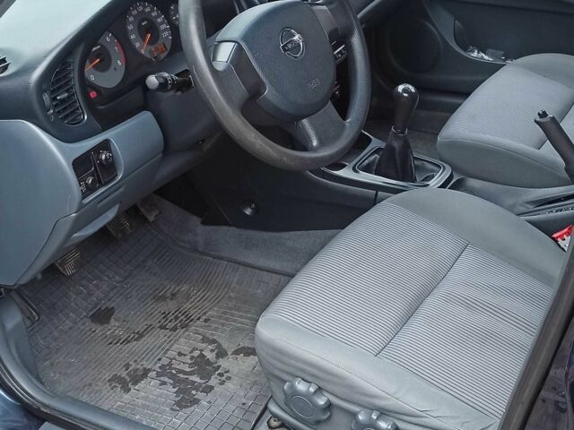 Синий Ниссан Альмера Классик, объемом двигателя 1.6 л и пробегом 211 тыс. км за 3700 $, фото 3 на Automoto.ua