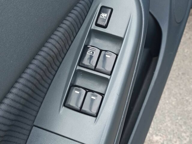 Синий Ниссан Альмера Классик, объемом двигателя 1.6 л и пробегом 211 тыс. км за 3700 $, фото 9 на Automoto.ua