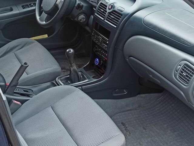 Синий Ниссан Альмера Классик, объемом двигателя 1.6 л и пробегом 211 тыс. км за 3700 $, фото 4 на Automoto.ua