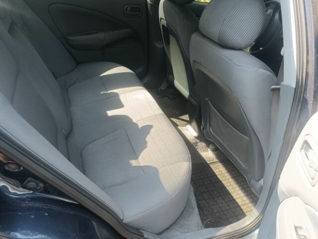 Синий Ниссан Альмера Классик, объемом двигателя 1.6 л и пробегом 290 тыс. км за 3500 $, фото 2 на Automoto.ua