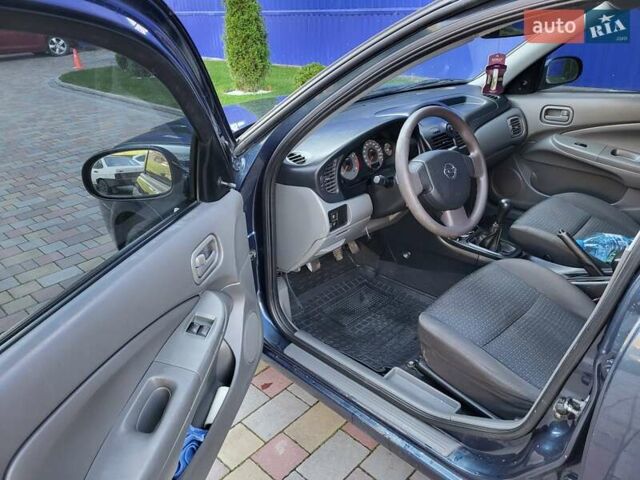 Синий Ниссан Альмера Классик, объемом двигателя 1.6 л и пробегом 150 тыс. км за 4900 $, фото 4 на Automoto.ua