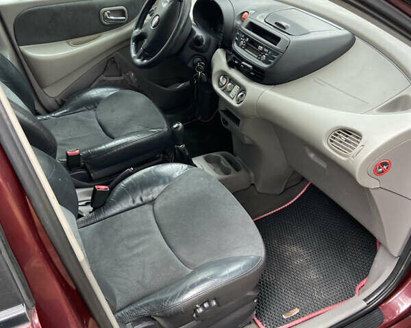 Красный Ниссан Альмера Тино, объемом двигателя 1.77 л и пробегом 226 тыс. км за 3552 $, фото 24 на Automoto.ua