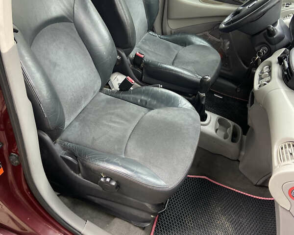 Красный Ниссан Альмера Тино, объемом двигателя 1.77 л и пробегом 226 тыс. км за 3552 $, фото 23 на Automoto.ua