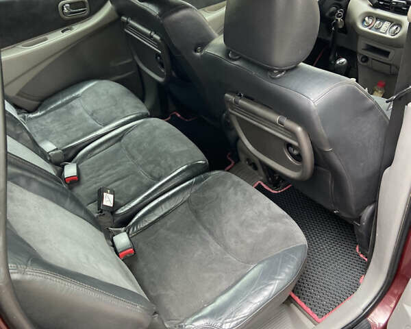 Красный Ниссан Альмера Тино, объемом двигателя 1.77 л и пробегом 226 тыс. км за 3552 $, фото 25 на Automoto.ua