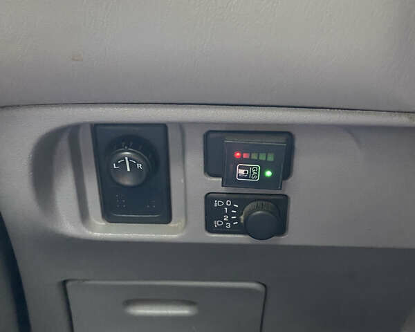 Красный Ниссан Альмера Тино, объемом двигателя 1.77 л и пробегом 226 тыс. км за 3552 $, фото 17 на Automoto.ua