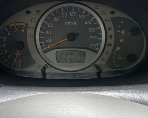 Красный Ниссан Альмера Тино, объемом двигателя 1.77 л и пробегом 226 тыс. км за 3552 $, фото 18 на Automoto.ua