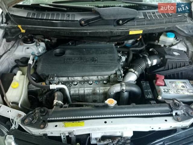Серый Ниссан Альмера Тино, объемом двигателя 2.18 л и пробегом 300 тыс. км за 3800 $, фото 9 на Automoto.ua