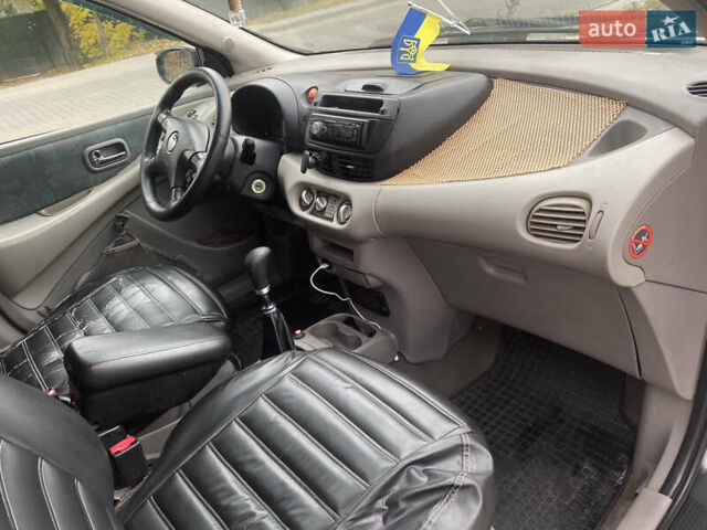 Серый Ниссан Альмера Тино, объемом двигателя 2.2 л и пробегом 266 тыс. км за 2650 $, фото 7 на Automoto.ua