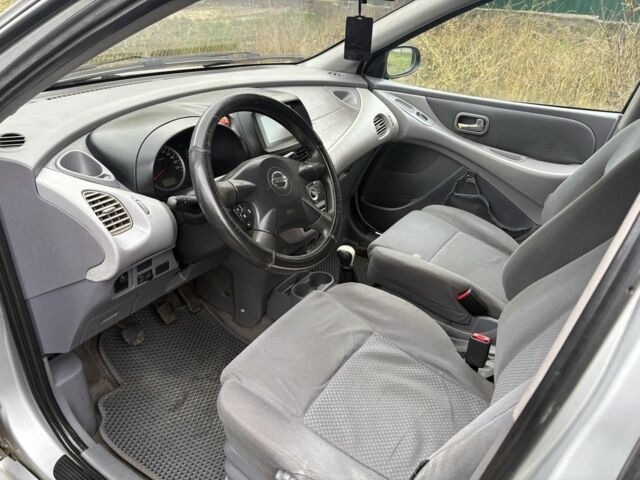 Серый Ниссан Альмера Тино, объемом двигателя 2.2 л и пробегом 200 тыс. км за 1750 $, фото 9 на Automoto.ua