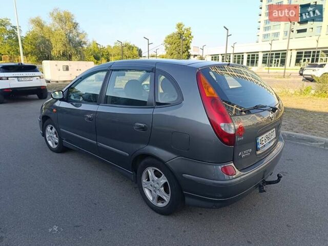 Серый Ниссан Альмера Тино, объемом двигателя 2.18 л и пробегом 277 тыс. км за 3500 $, фото 2 на Automoto.ua