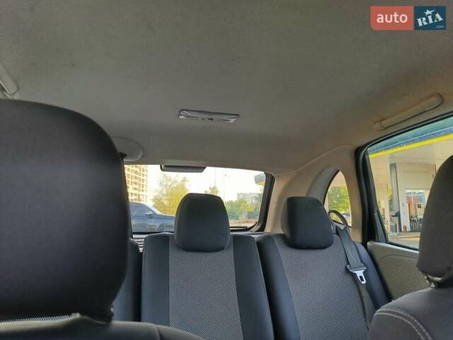 Серый Ниссан Альмера Тино, объемом двигателя 2.18 л и пробегом 277 тыс. км за 3500 $, фото 9 на Automoto.ua