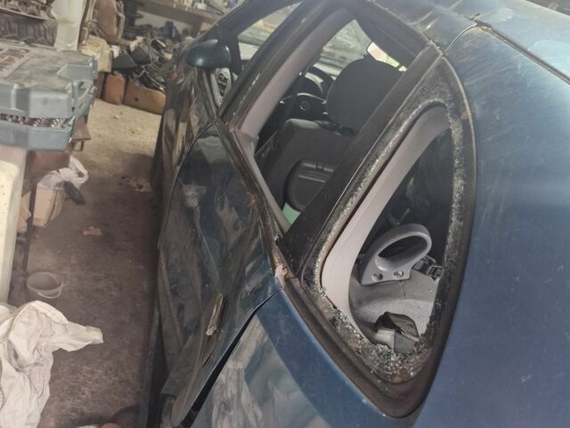 Зелений Ніссан Альмера Тіна, об'ємом двигуна 2 л та пробігом 101 тис. км за 1000 $, фото 4 на Automoto.ua