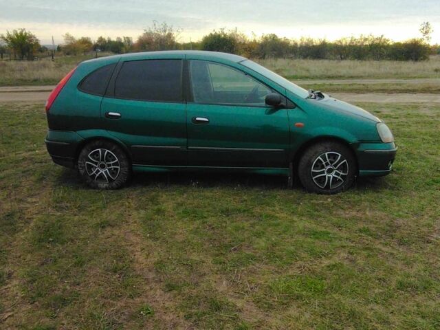 Зеленый Ниссан Альмера Тино, объемом двигателя 2.2 л и пробегом 350 тыс. км за 2100 $, фото 7 на Automoto.ua