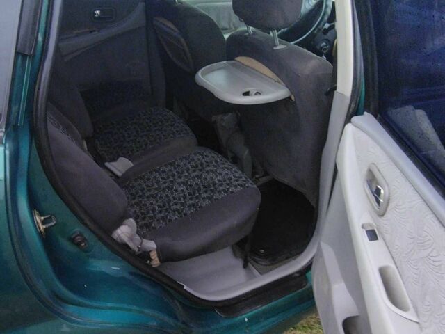 Зеленый Ниссан Альмера Тино, объемом двигателя 2.2 л и пробегом 350 тыс. км за 2100 $, фото 4 на Automoto.ua