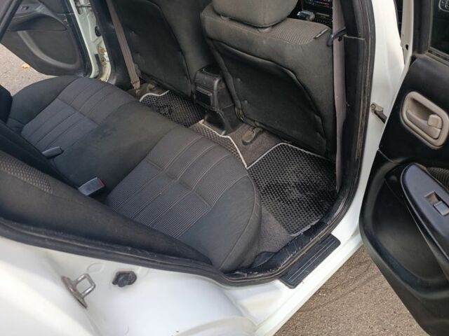 Белый Ниссан Альмера, объемом двигателя 1.8 л и пробегом 214 тыс. км за 3088 $, фото 4 на Automoto.ua