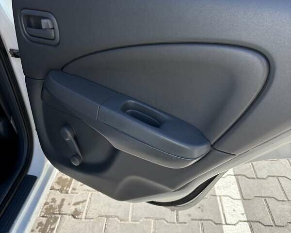 Белый Ниссан Альмера, объемом двигателя 1.6 л и пробегом 187 тыс. км за 5000 $, фото 10 на Automoto.ua