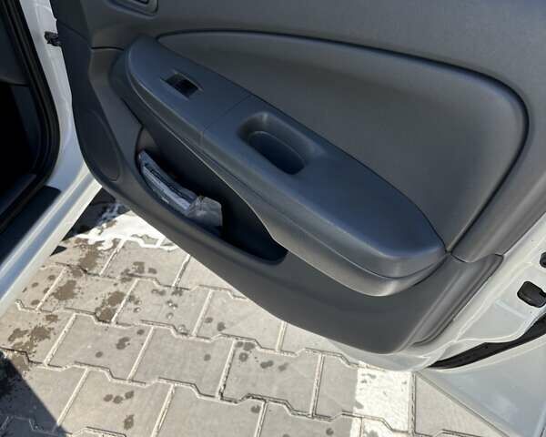 Белый Ниссан Альмера, объемом двигателя 1.6 л и пробегом 187 тыс. км за 5000 $, фото 8 на Automoto.ua