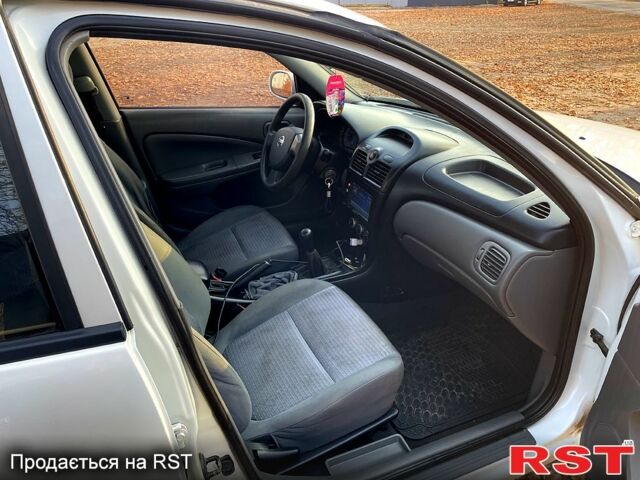 Белый Ниссан Альмера, объемом двигателя 1.6 л и пробегом 330 тыс. км за 3799 $, фото 10 на Automoto.ua