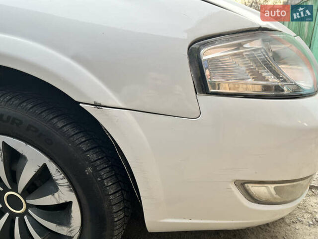 Белый Ниссан Альмера, объемом двигателя 1.6 л и пробегом 313 тыс. км за 4700 $, фото 16 на Automoto.ua