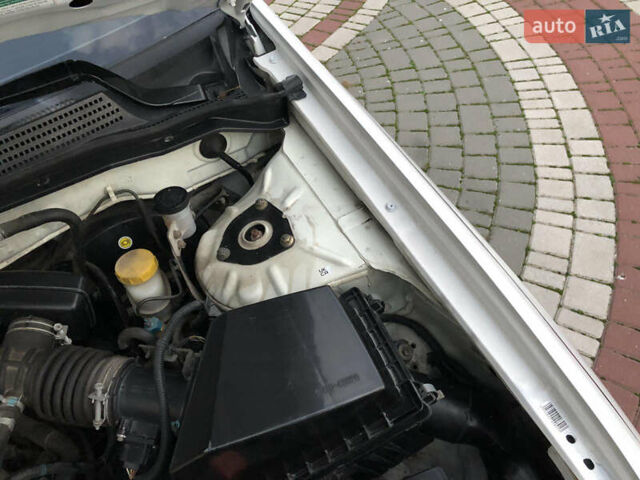 Белый Ниссан Альмера, объемом двигателя 1.6 л и пробегом 187 тыс. км за 5300 $, фото 39 на Automoto.ua