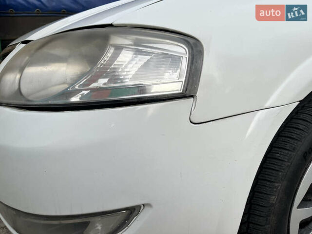 Белый Ниссан Альмера, объемом двигателя 1.6 л и пробегом 313 тыс. км за 4700 $, фото 13 на Automoto.ua