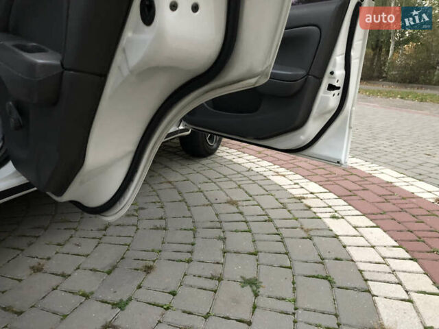 Белый Ниссан Альмера, объемом двигателя 1.6 л и пробегом 187 тыс. км за 5300 $, фото 14 на Automoto.ua