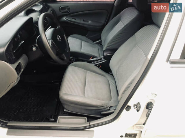 Белый Ниссан Альмера, объемом двигателя 1.6 л и пробегом 187 тыс. км за 5300 $, фото 18 на Automoto.ua