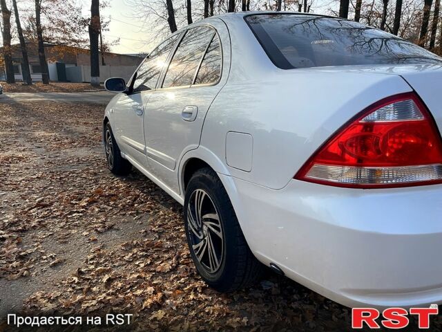 Белый Ниссан Альмера, объемом двигателя 1.6 л и пробегом 330 тыс. км за 3799 $, фото 7 на Automoto.ua