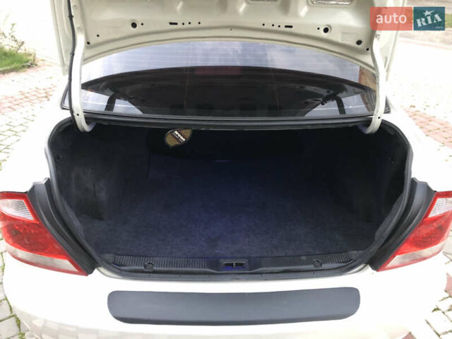 Белый Ниссан Альмера, объемом двигателя 1.6 л и пробегом 187 тыс. км за 5300 $, фото 10 на Automoto.ua