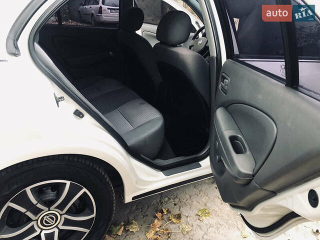 Белый Ниссан Альмера, объемом двигателя 1.6 л и пробегом 187 тыс. км за 5300 $, фото 34 на Automoto.ua