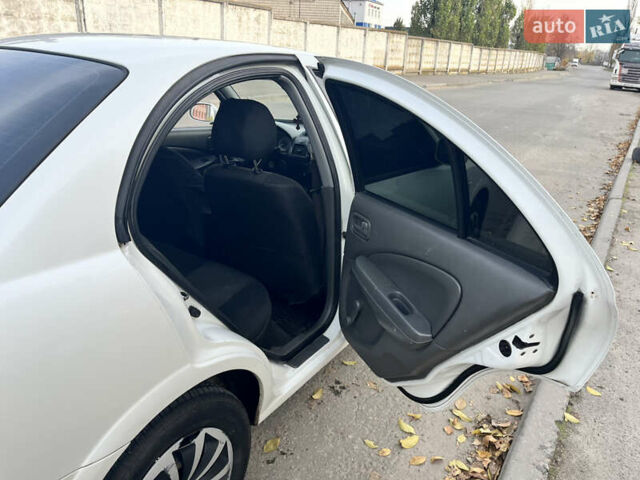 Белый Ниссан Альмера, объемом двигателя 1.6 л и пробегом 313 тыс. км за 4700 $, фото 4 на Automoto.ua