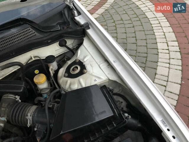 Белый Ниссан Альмера, объемом двигателя 1.6 л и пробегом 187 тыс. км за 5300 $, фото 12 на Automoto.ua